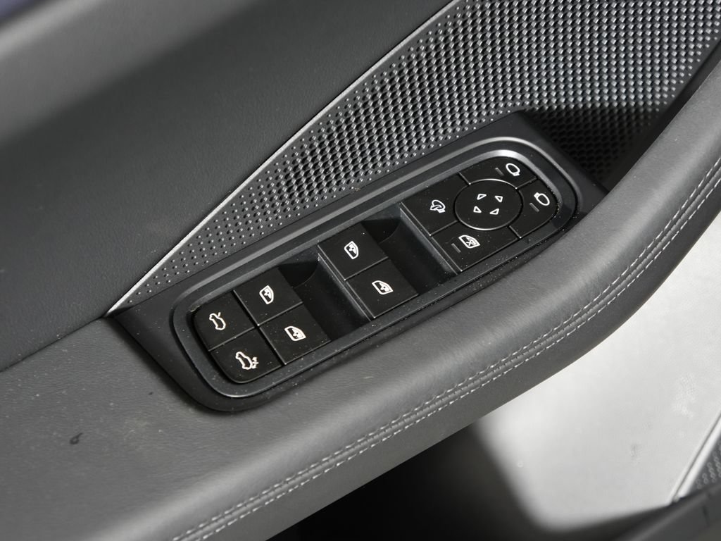 New 2026 Porsche Macan 4 Electric AWD/4WD image 15