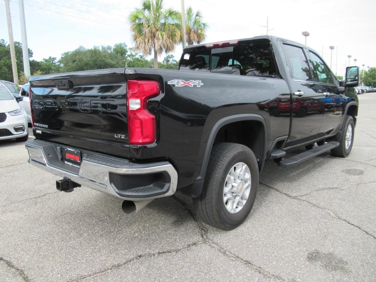 Used 2022 Chevrolet Silverado 2500 LTZ w/ LTZ Plus Package AWD/4WD image 7