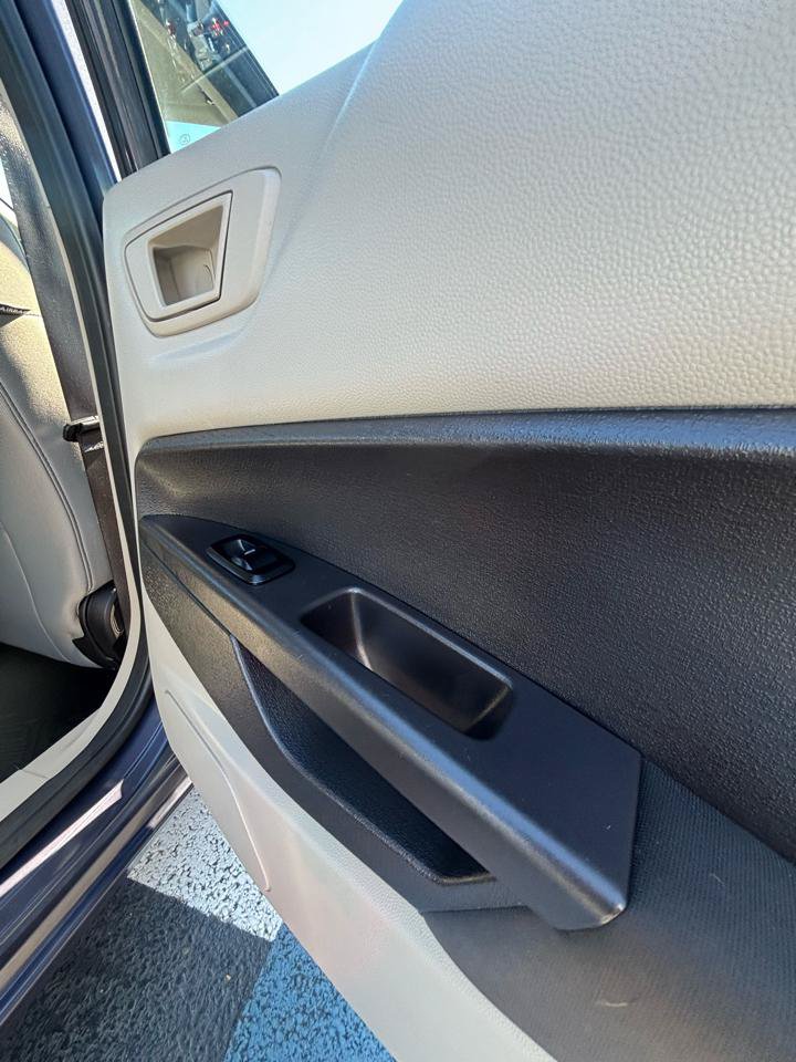 Used 2012 Ford Fiesta SE FWD image 17