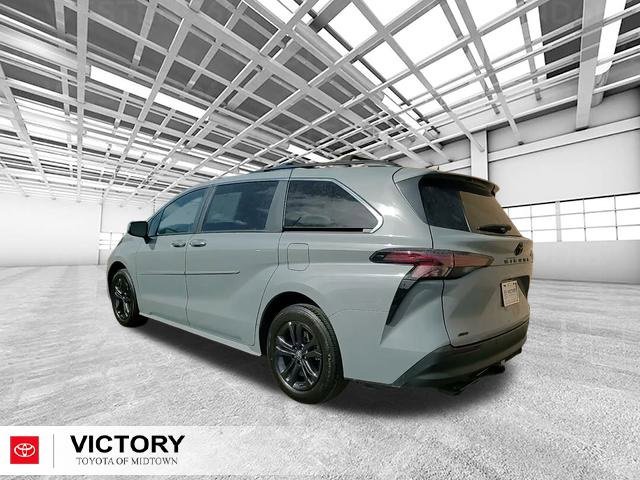 Certified 2024 Toyota Sienna XLE Woodland Edition image 5
