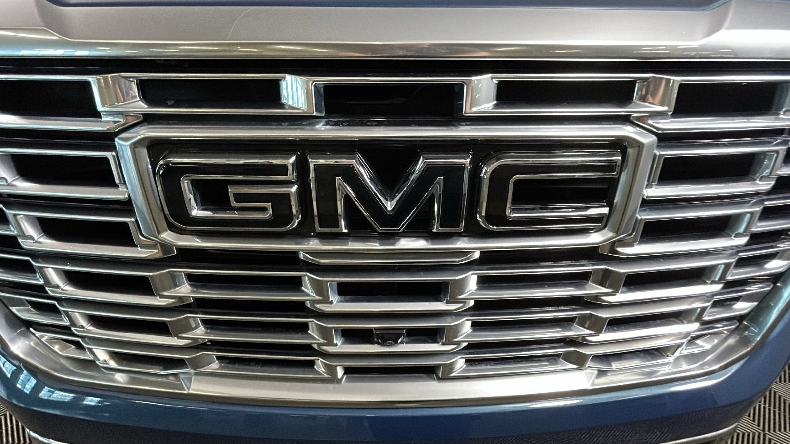 Used 2025 GMC Yukon Denali w/ Sun & Power Step Package AWD/4WD image 10