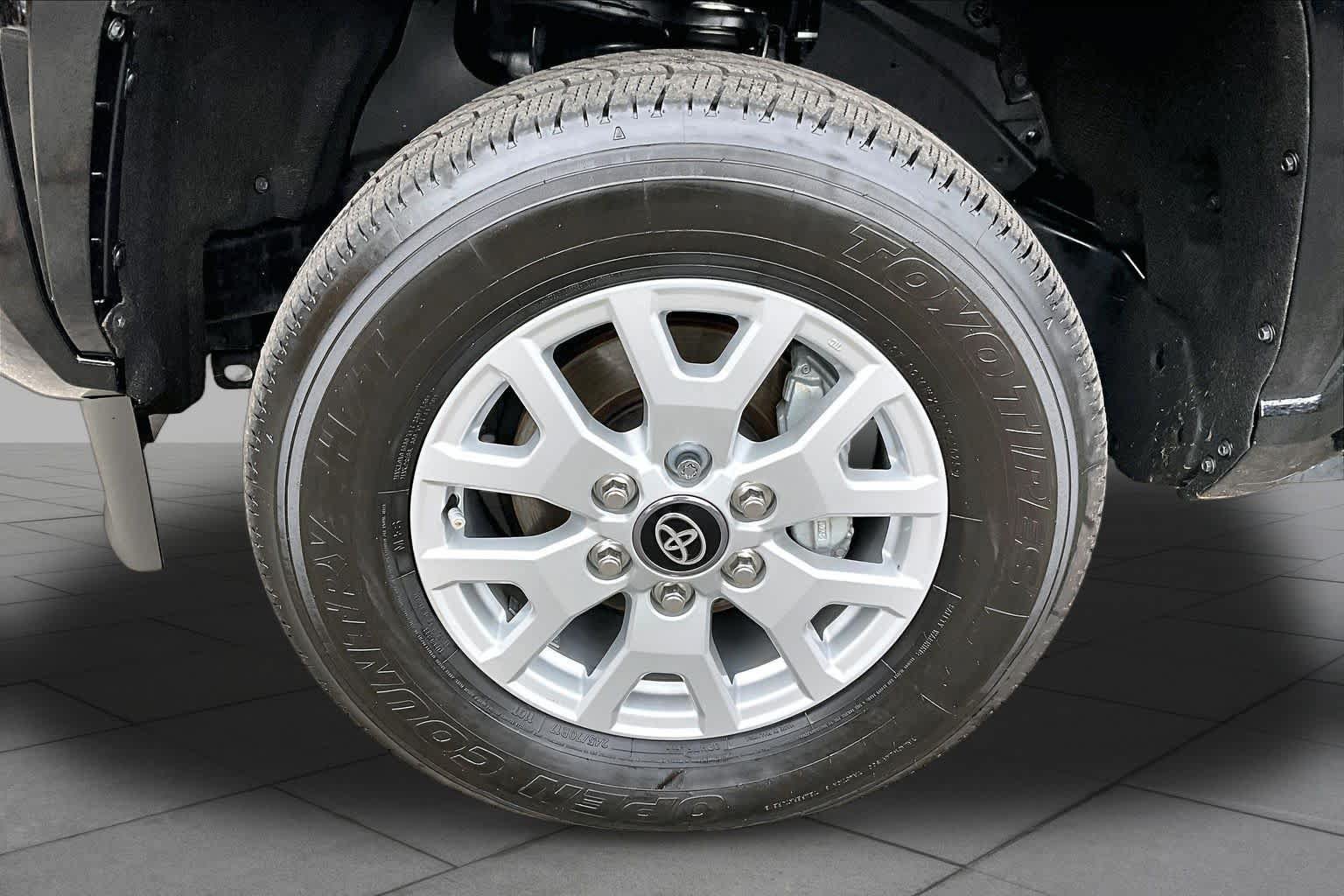 Certified 2025 Toyota Tacoma SR5 AWD/4WD image 11
