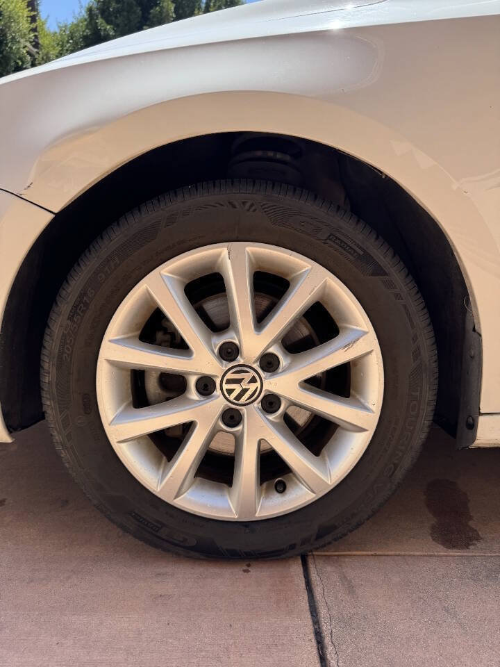Used 2011 Volkswagen Jetta SE FWD image 30