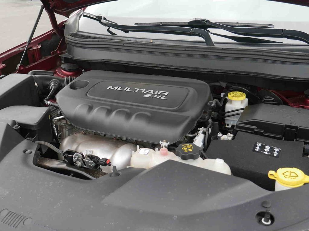 Used 2019 Jeep Cherokee Latitude w/ Popular Appearance Group image 11