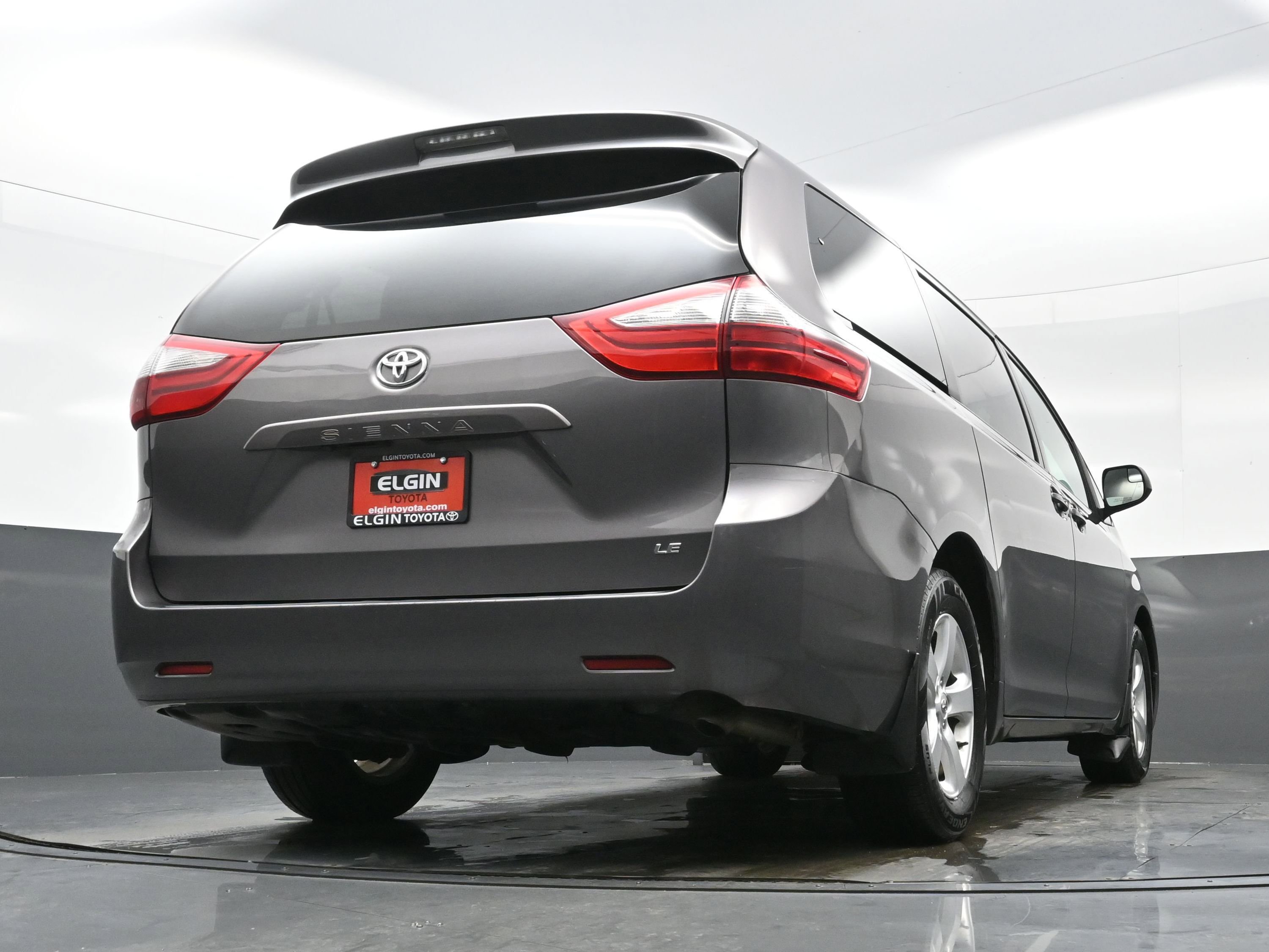 Used 2015 Toyota Sienna LE image 31