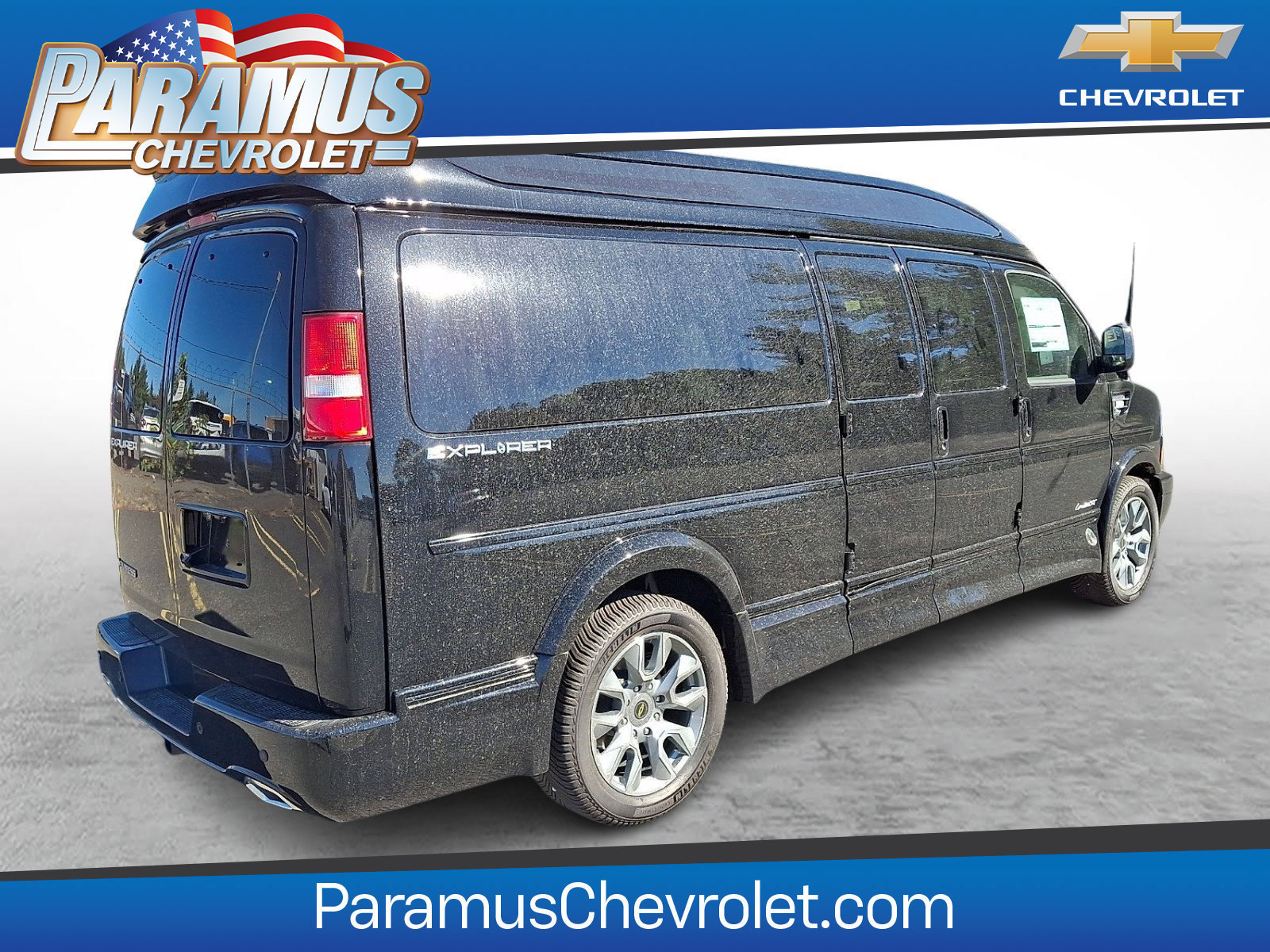 New 2026 Chevrolet Express 2500 Extended RWD image 4
