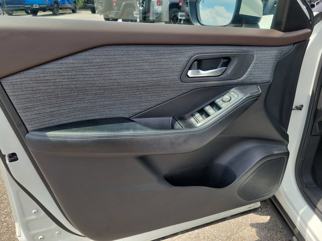 Used 2023 Nissan Rogue SV AWD/4WD image 18