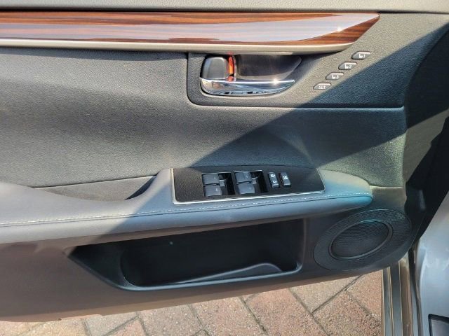 Used 2017 Lexus ES 350 w/ Ultra Luxury Package FWD image 28