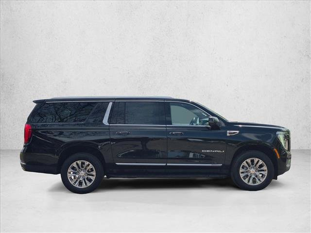 Used 2025 GMC Yukon XL Denali AWD/4WD image 5