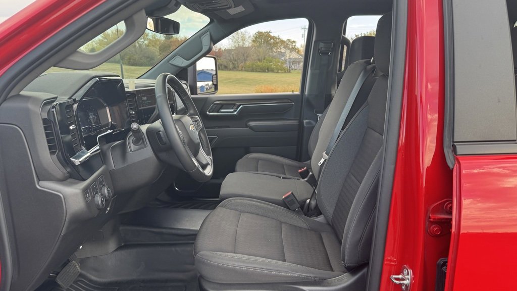 Used 2024 Chevrolet Silverado 2500 LT w/ Convenience Package image 11