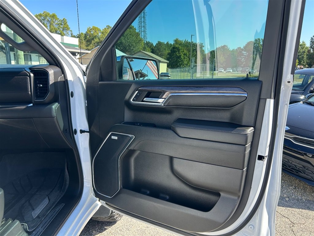 Used 2023 Chevrolet Silverado 1500 LTZ AWD/4WD image 36