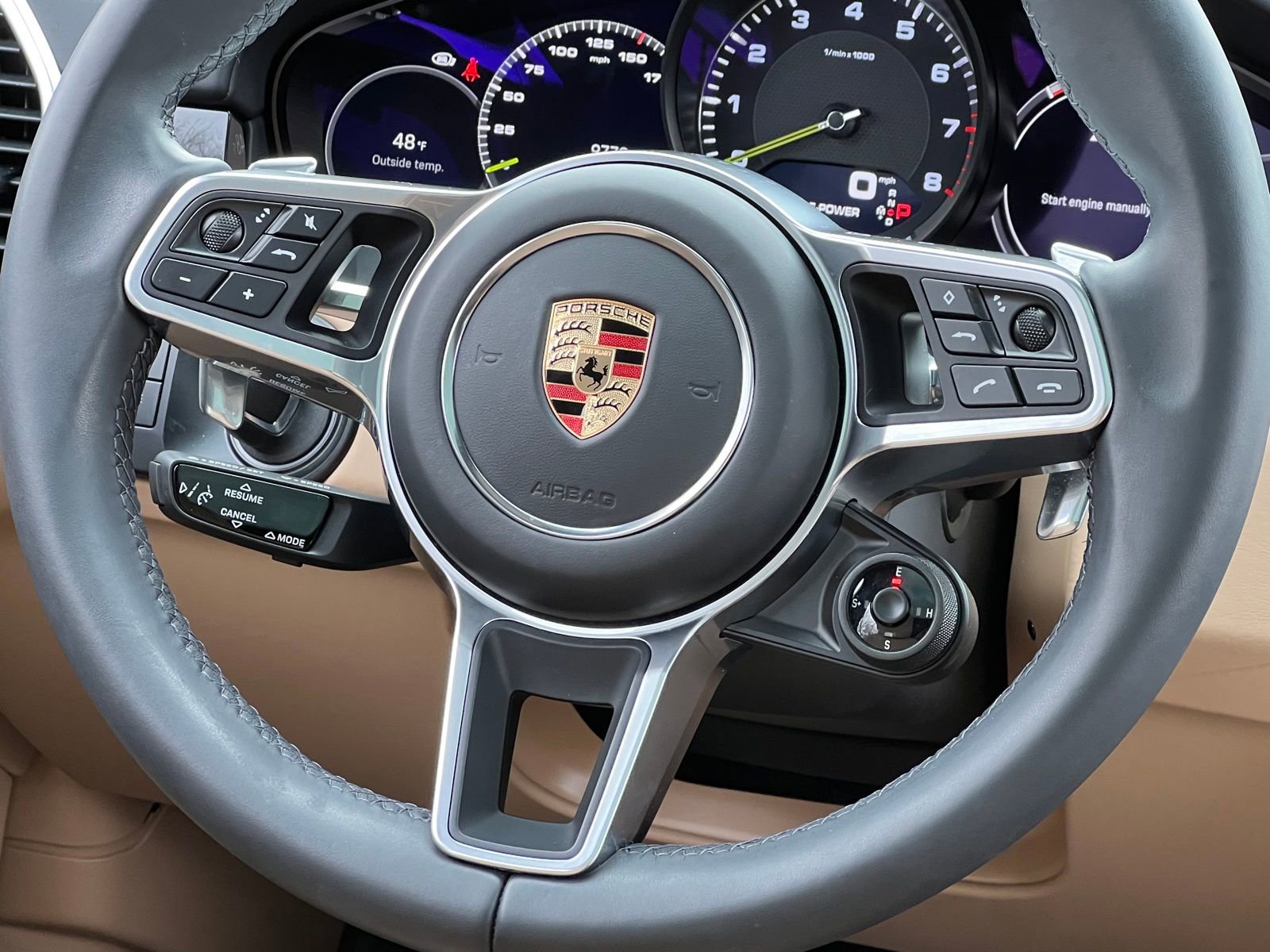 Certified 2023 Porsche Cayenne Platinum Edition image 23