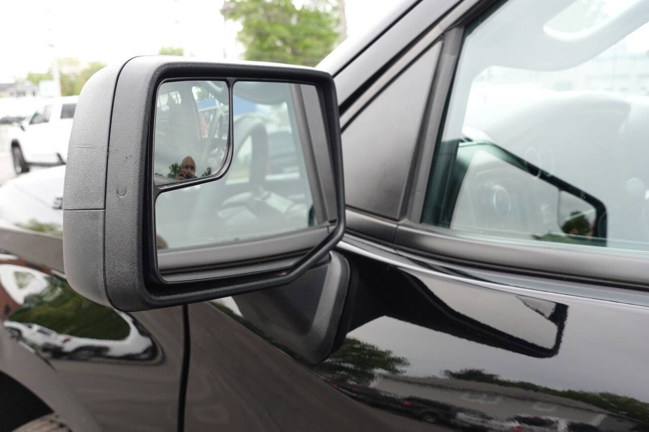 Used 2021 Chevrolet Silverado 1500 Custom w/ Safety Confidence Package AWD/4WD image 13