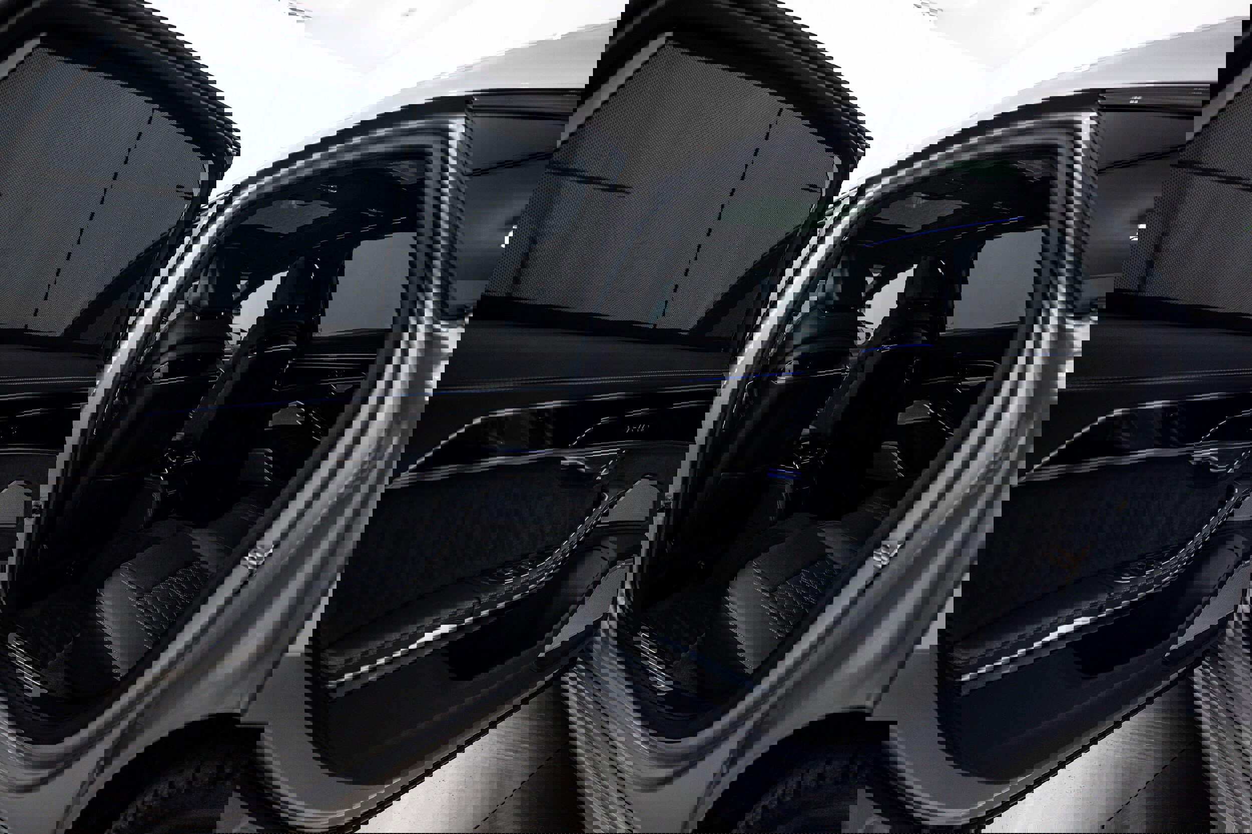 Used 2022 Audi S8 w/ S8 Comfort Plus Package image 18