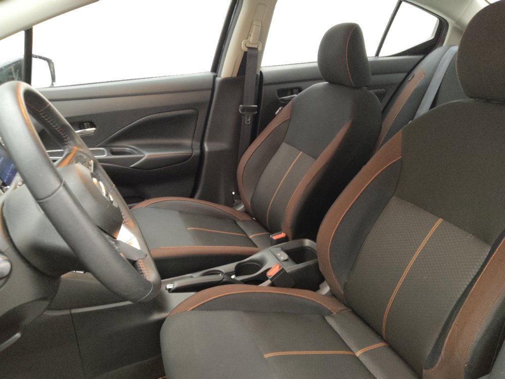 Used 2022 Nissan Versa SR FWD image 17