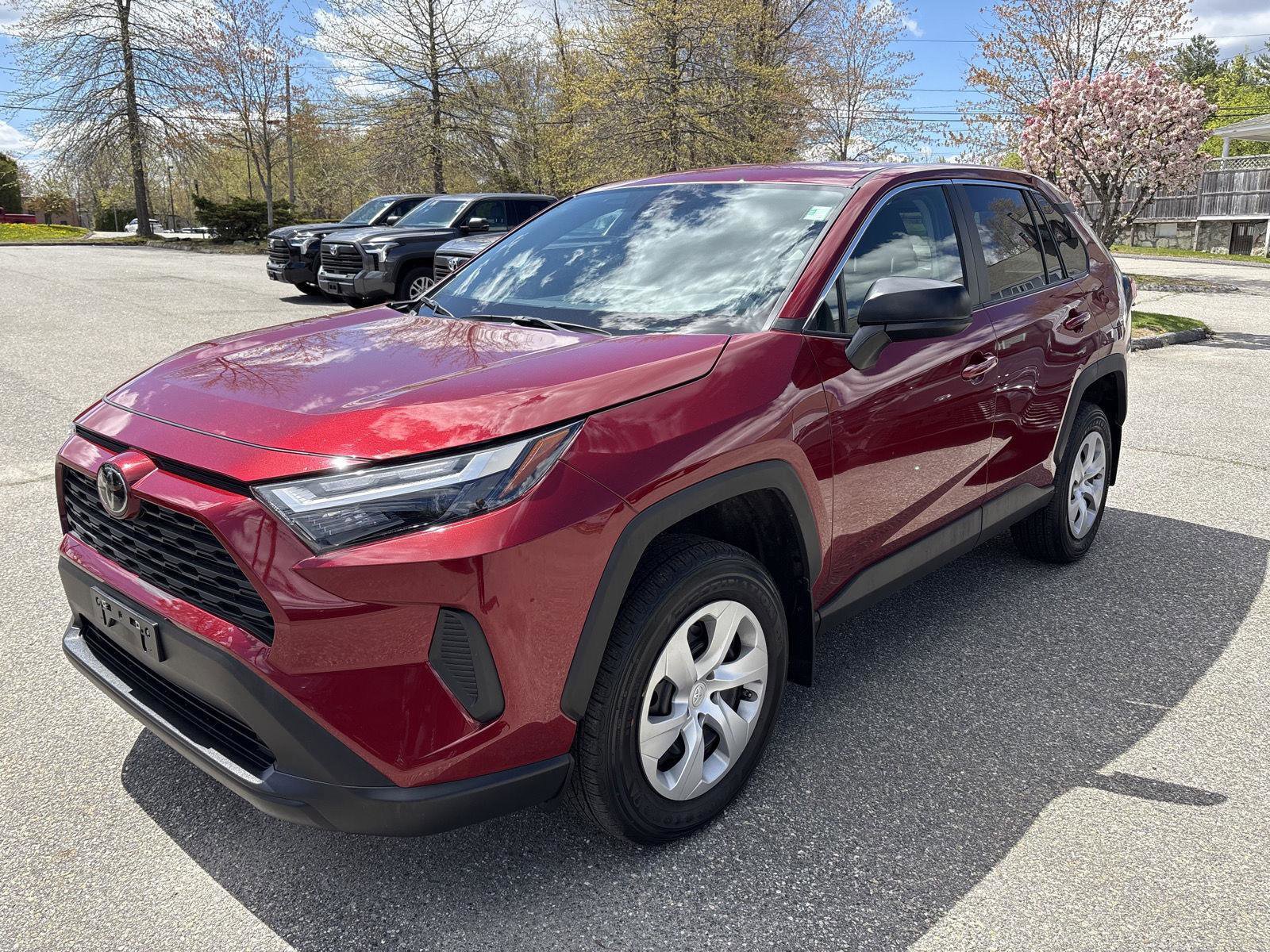 Used 2023 Toyota RAV4 LE AWD/4WD image 3