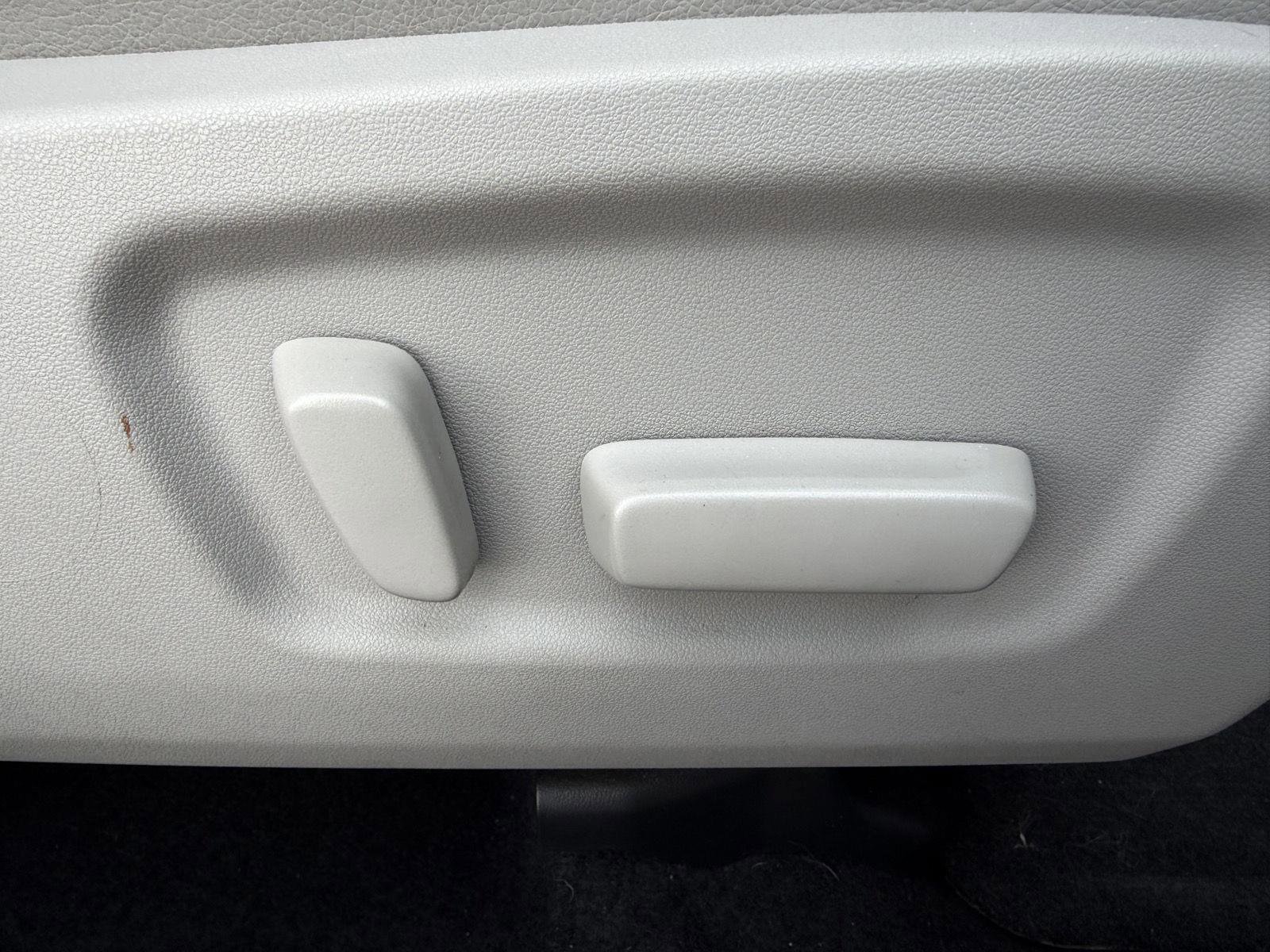 Used 2016 Toyota Highlander Limited Platinum image 26