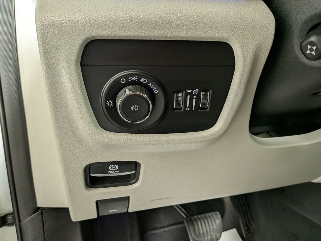 Used 2022 Jeep Grand Cherokee Summit w/ Adv Protech Group IV image 20