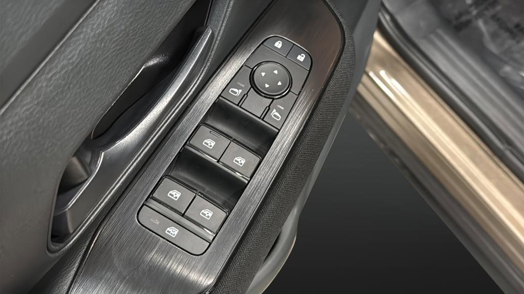 Used 2025 Nissan Kicks S image 13