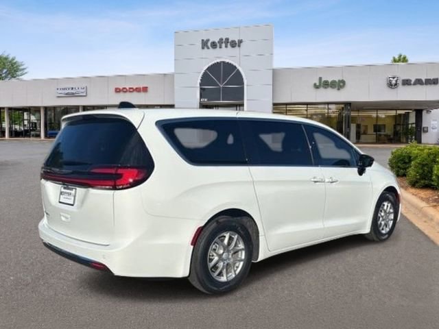 New 2026 Chrysler Pacifica Select FWD image 5