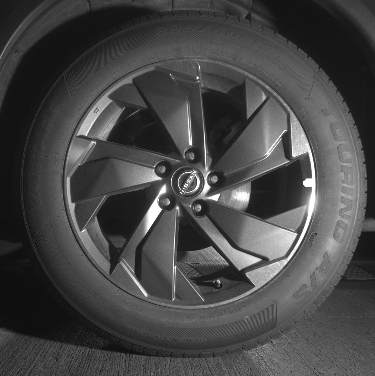 Used 2025 Nissan Rogue SV FWD image 14