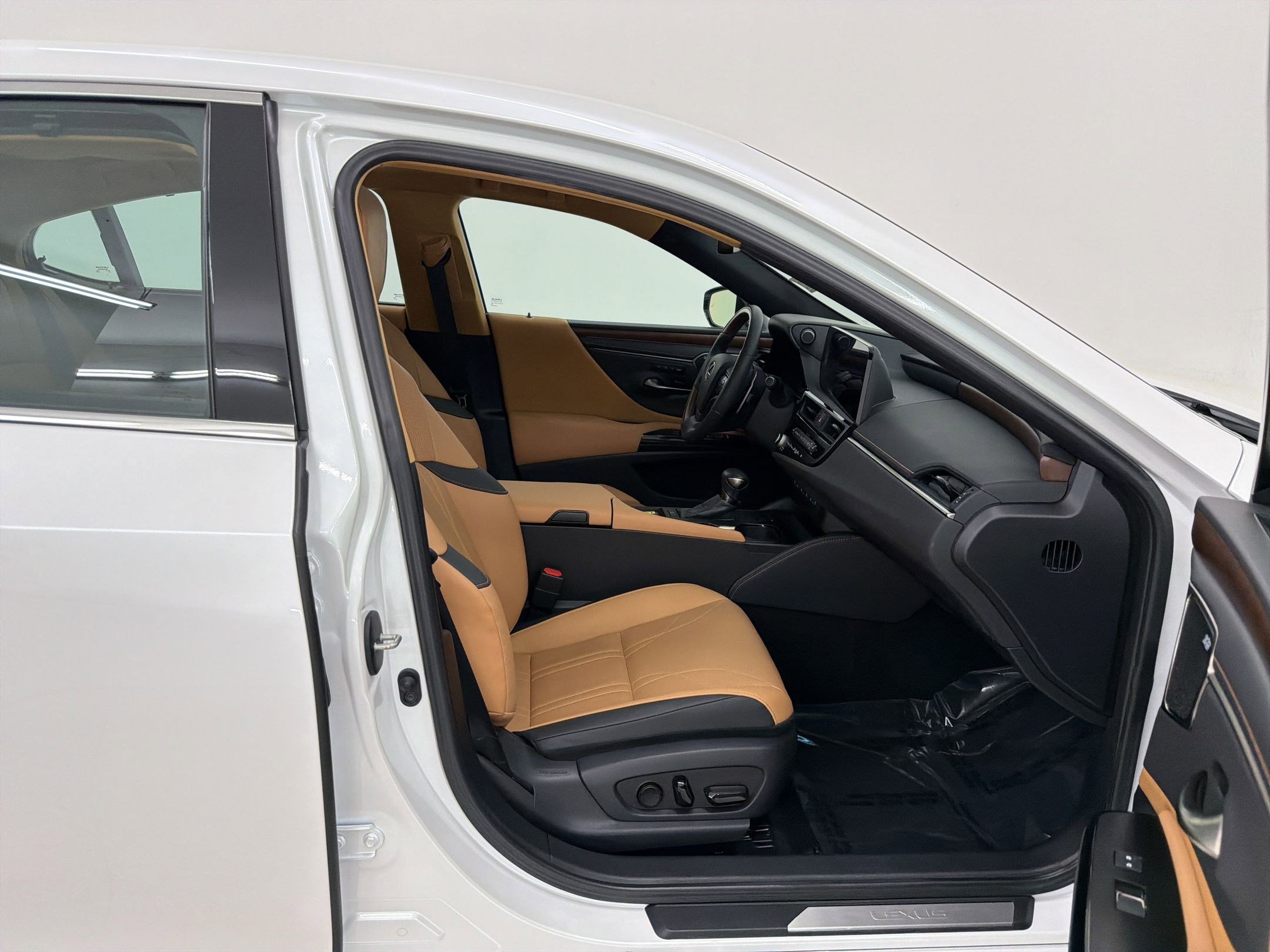 Used 2023 Lexus ES 350 Ultra Luxury image 28