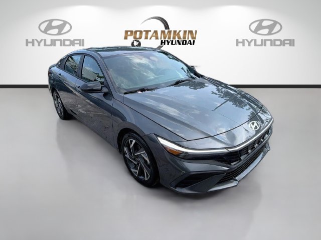 Used 2025 Hyundai Elantra Sport FWD image 4
