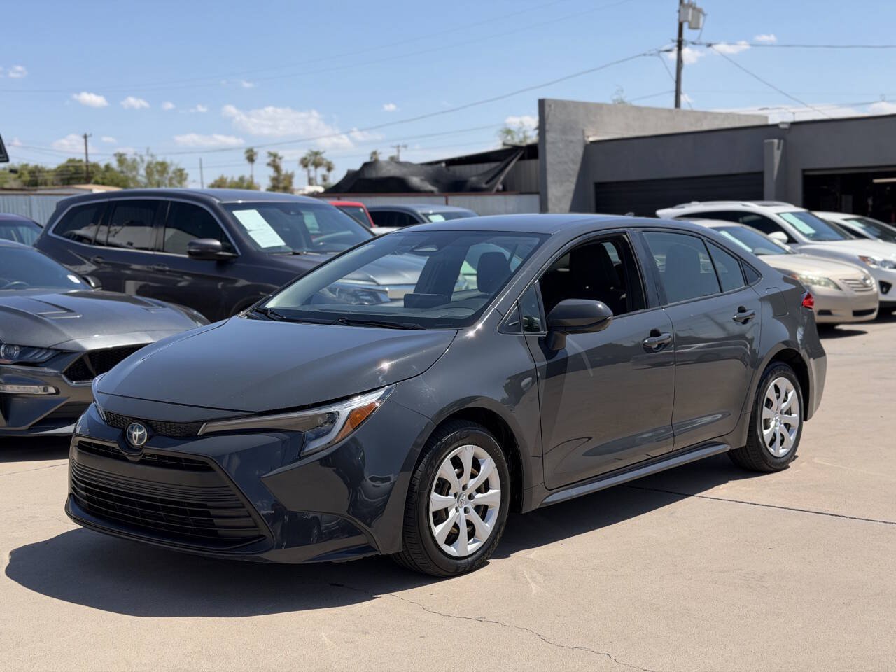 Used 2023 Toyota Corolla LE FWD image 1
