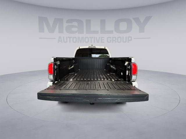 Used 2023 Toyota Tacoma TRD Off-Road w/ Technology Package AWD/4WD image 19