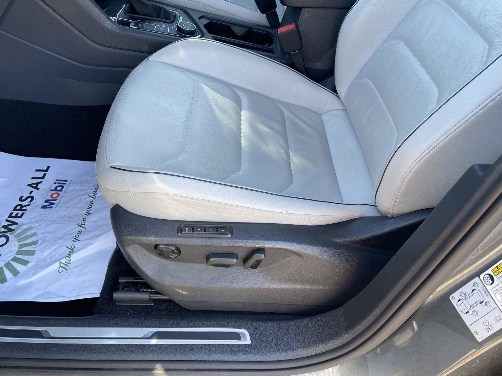 Used 2018 Volkswagen Tiguan SEL Premium AWD/4WD image 3