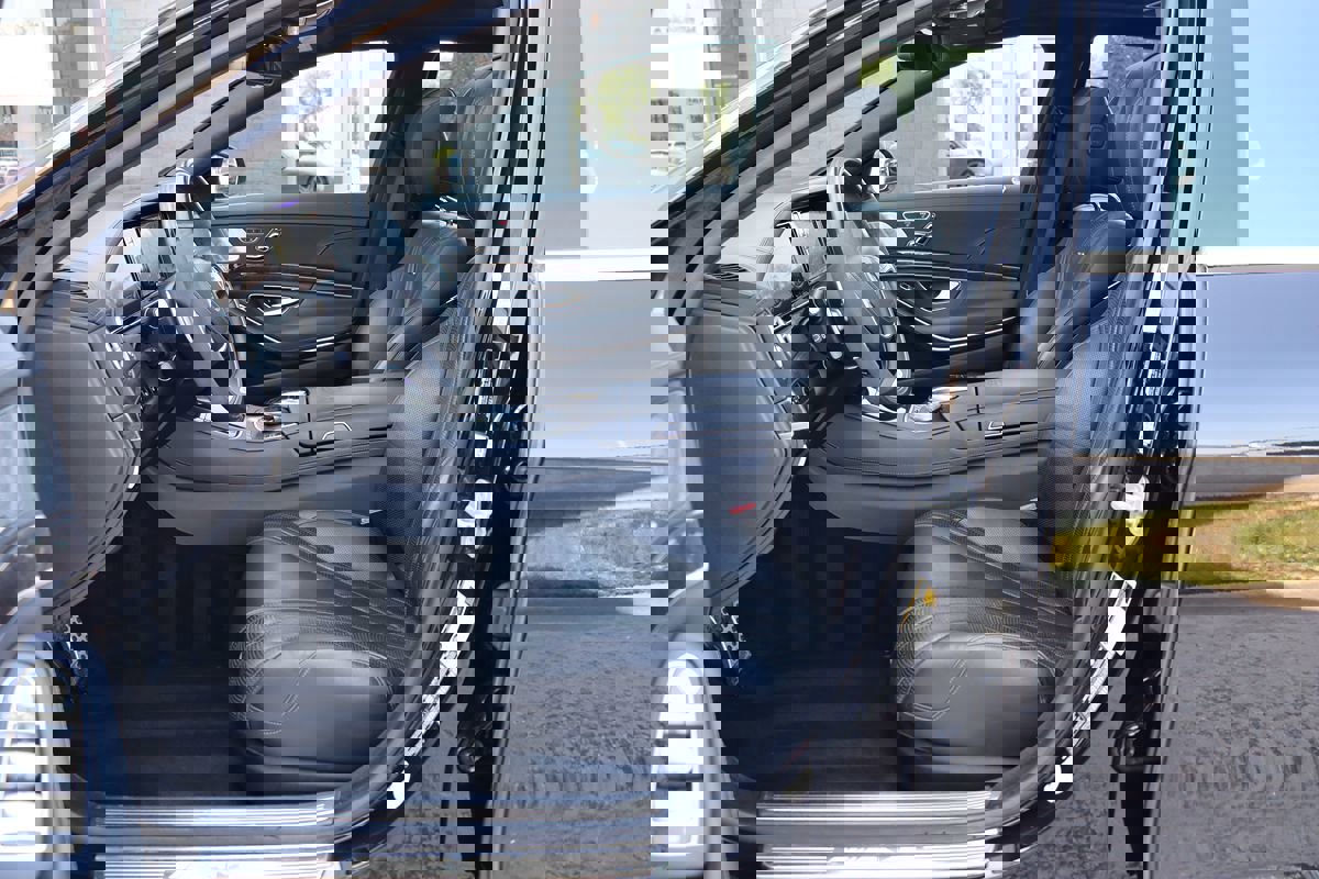 Used 2015 Mercedes-Benz S 63 AMG 4MATIC Sedan w/ Driver Assistance Package image 47