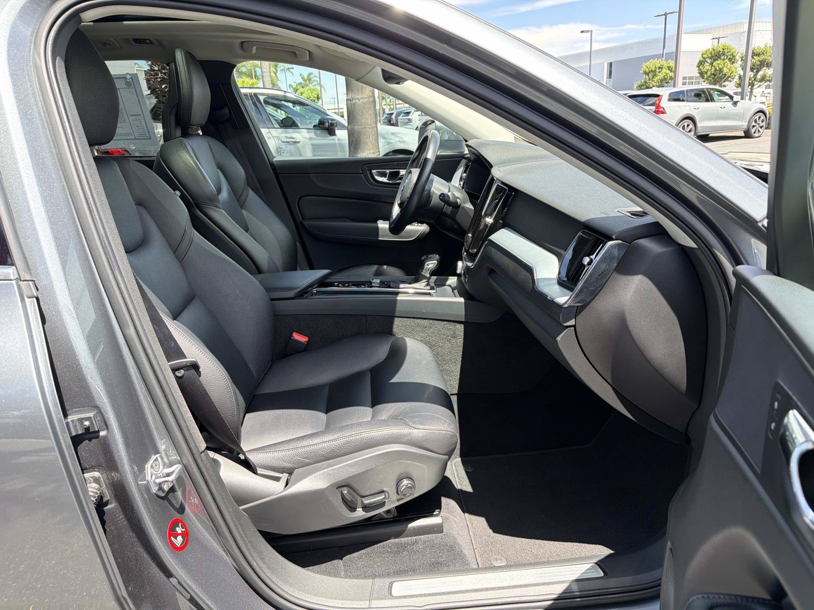 Used 2018 Volvo XC60 T5 Momentum w/ Convenience Package AWD/4WD image 26