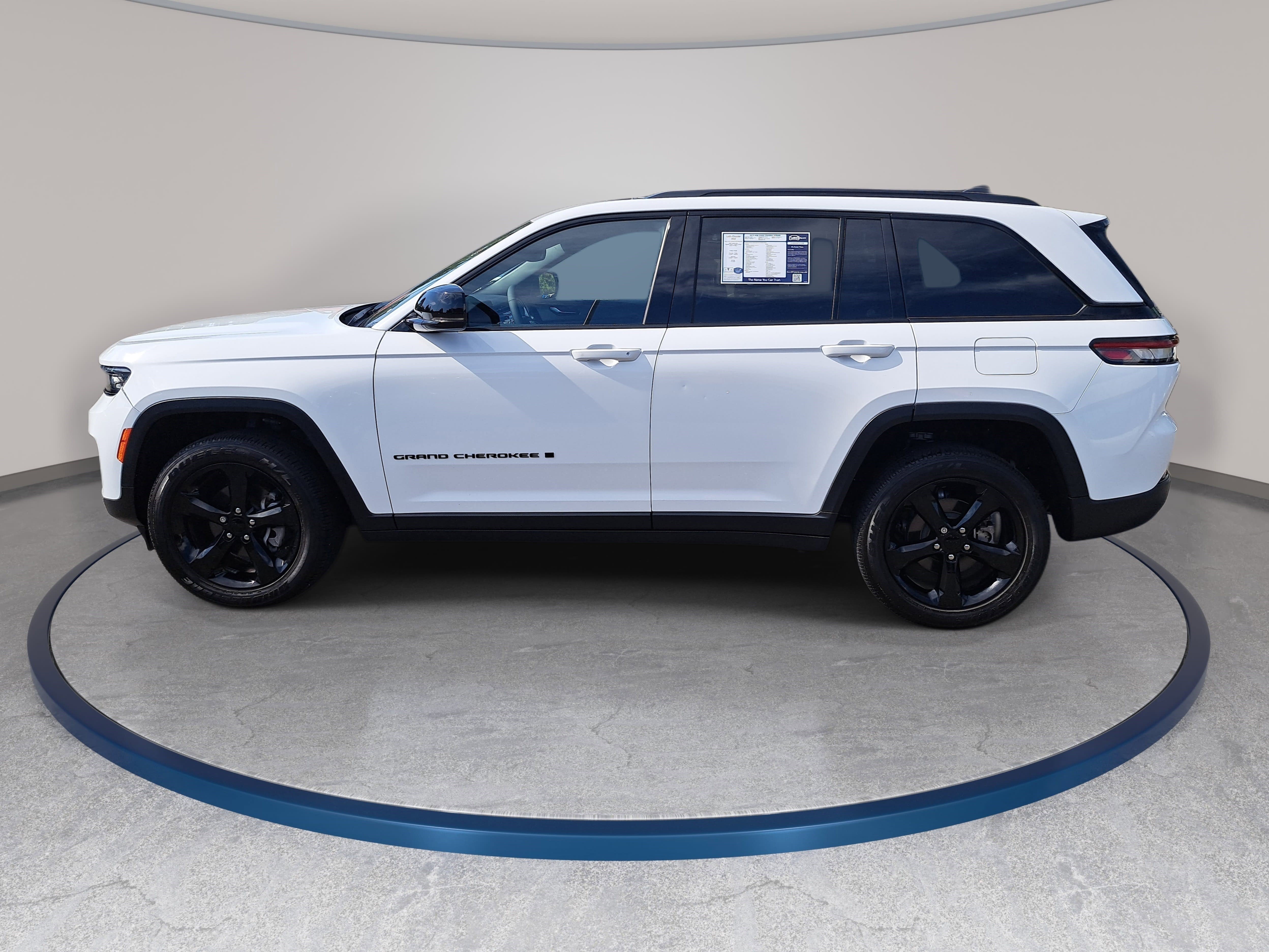 Used 2023 Jeep Grand Cherokee Altitude RWD image 8