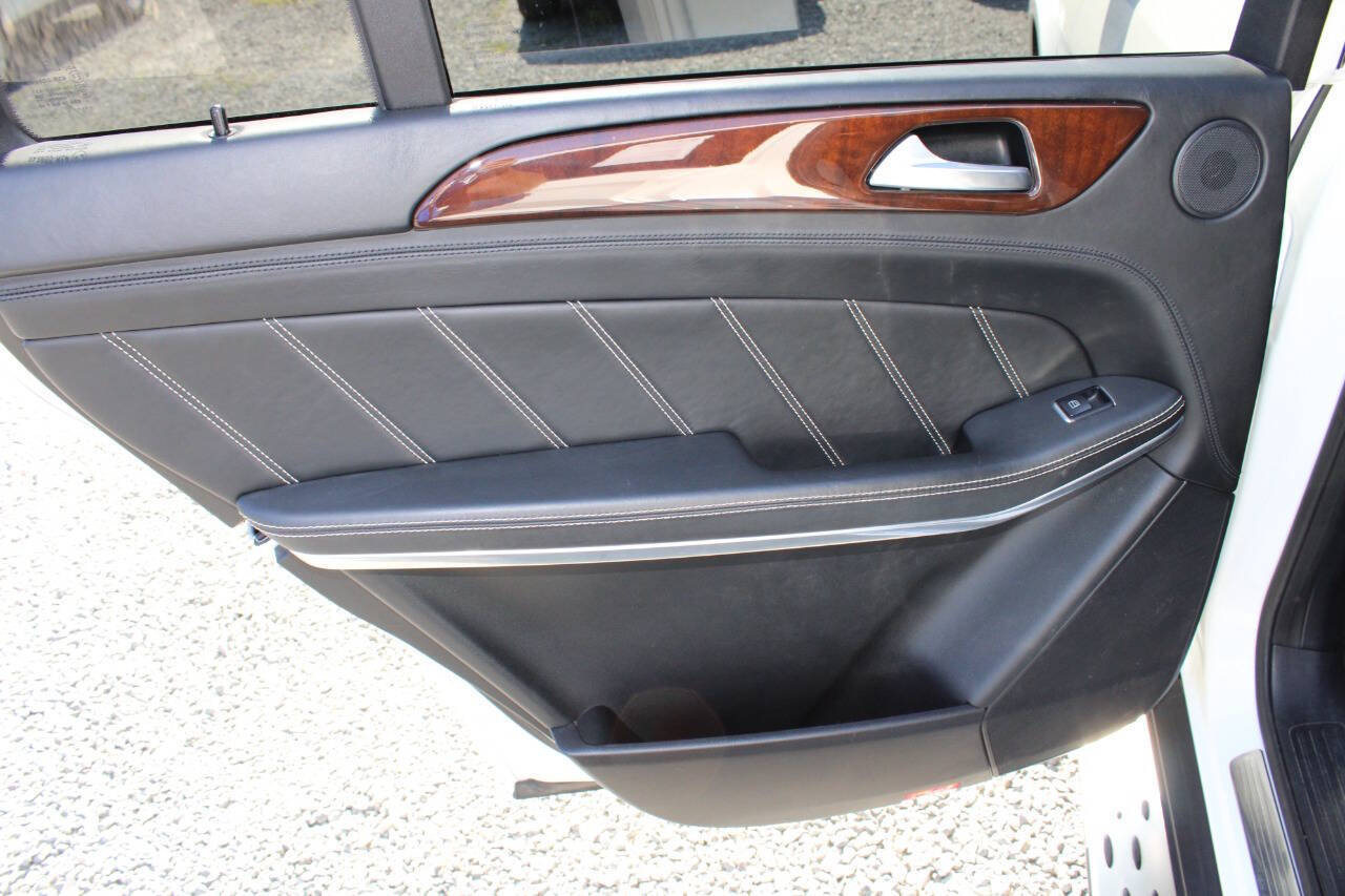 Used 2015 Mercedes-Benz GL 63 AMG 4MATIC w/ Accessory Chrome Package image 26