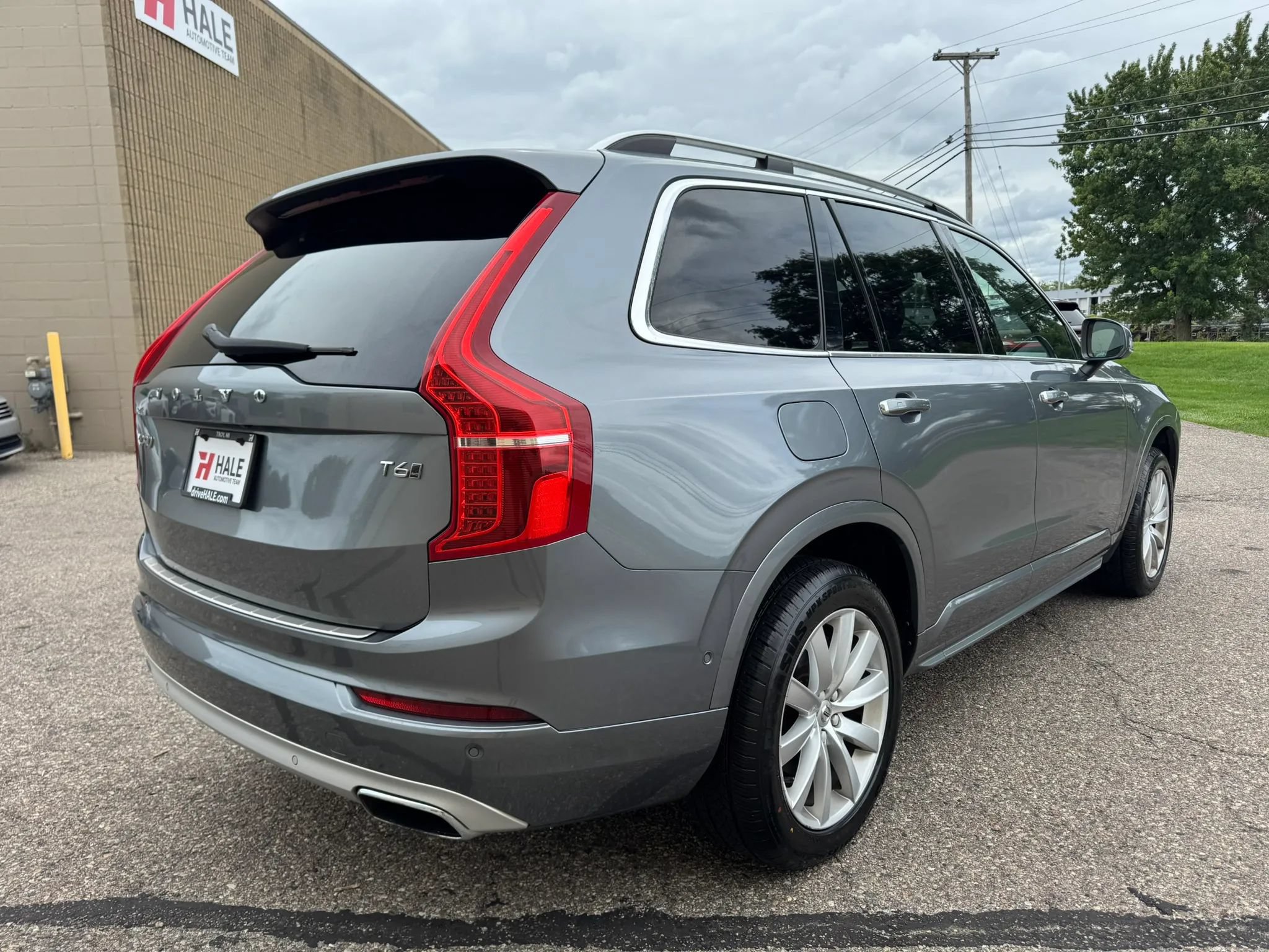 Used 2016 Volvo XC90 T6 Momentum w/ Momentum Plus Package AWD/4WD image 9