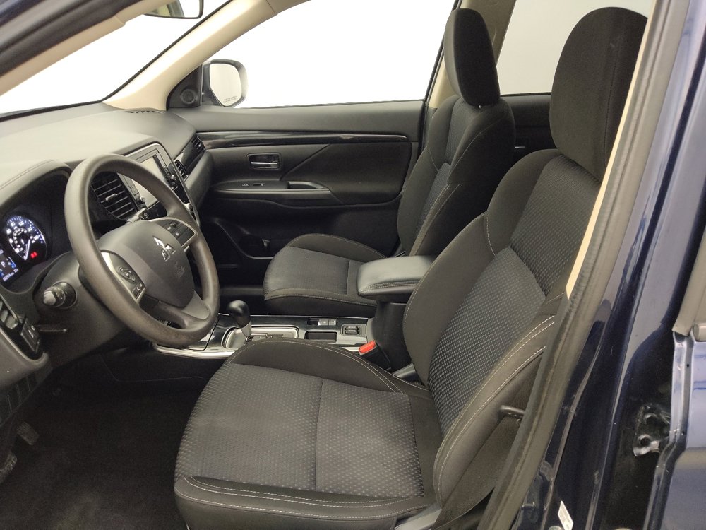 Used 2020 Mitsubishi Outlander ES image 17