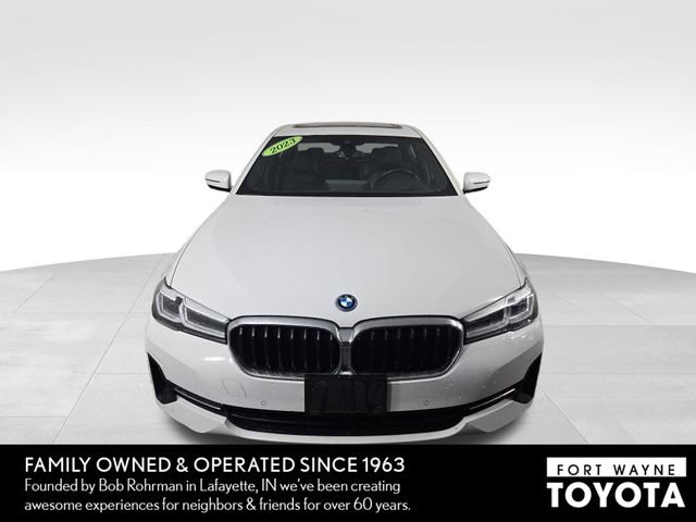 Used 2023 BMW 530e xDrive AWD/4WD image 3