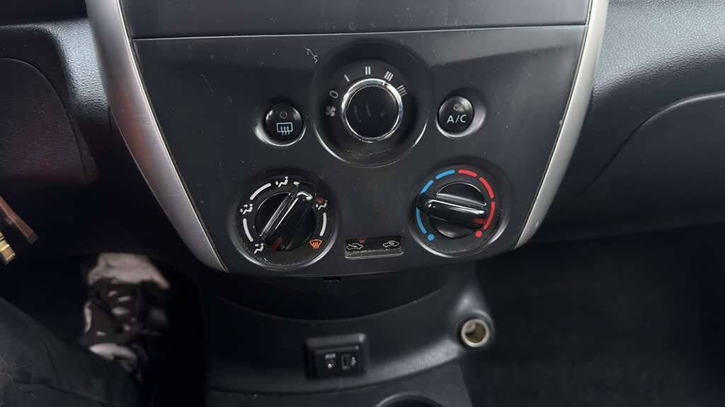 Used 2018 Nissan Versa SV image 15