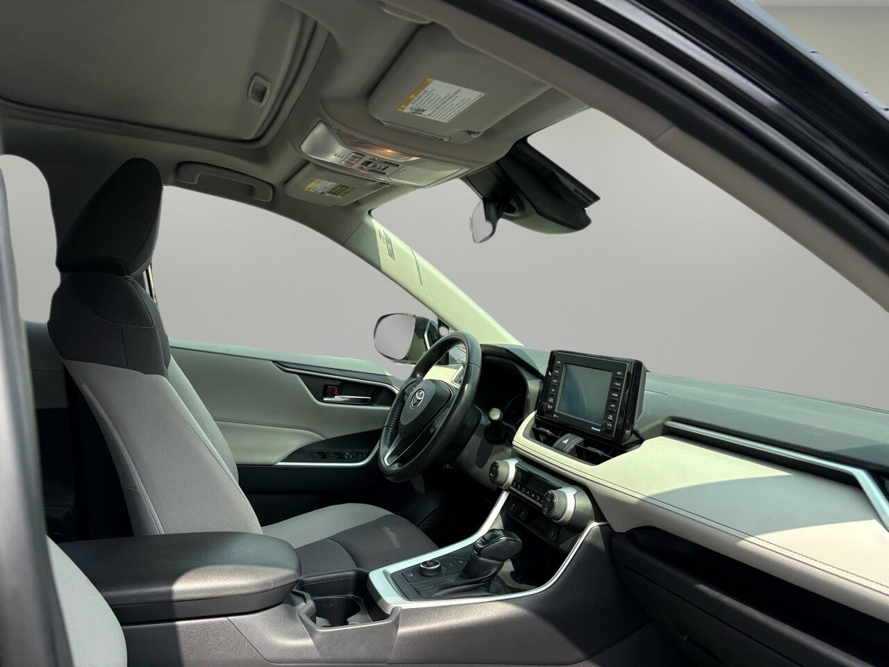 Used 2021 Toyota RAV4 XLE w/ Convenience Package image 29