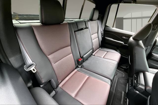 Used 2025 Honda Ridgeline Black Edition image 23