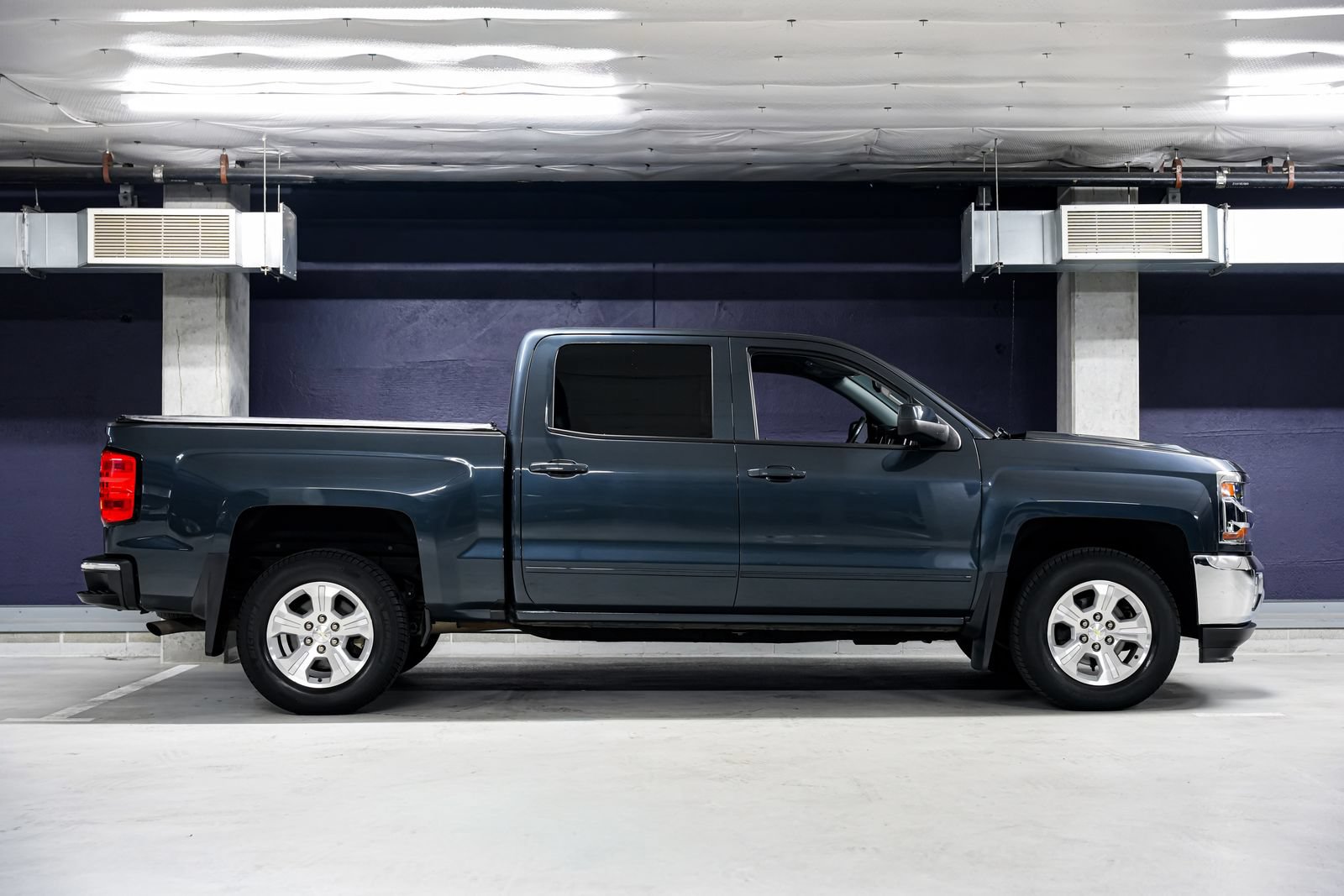Used 2017 Chevrolet Silverado 1500 LT w/ All Star Edition AWD/4WD image 2
