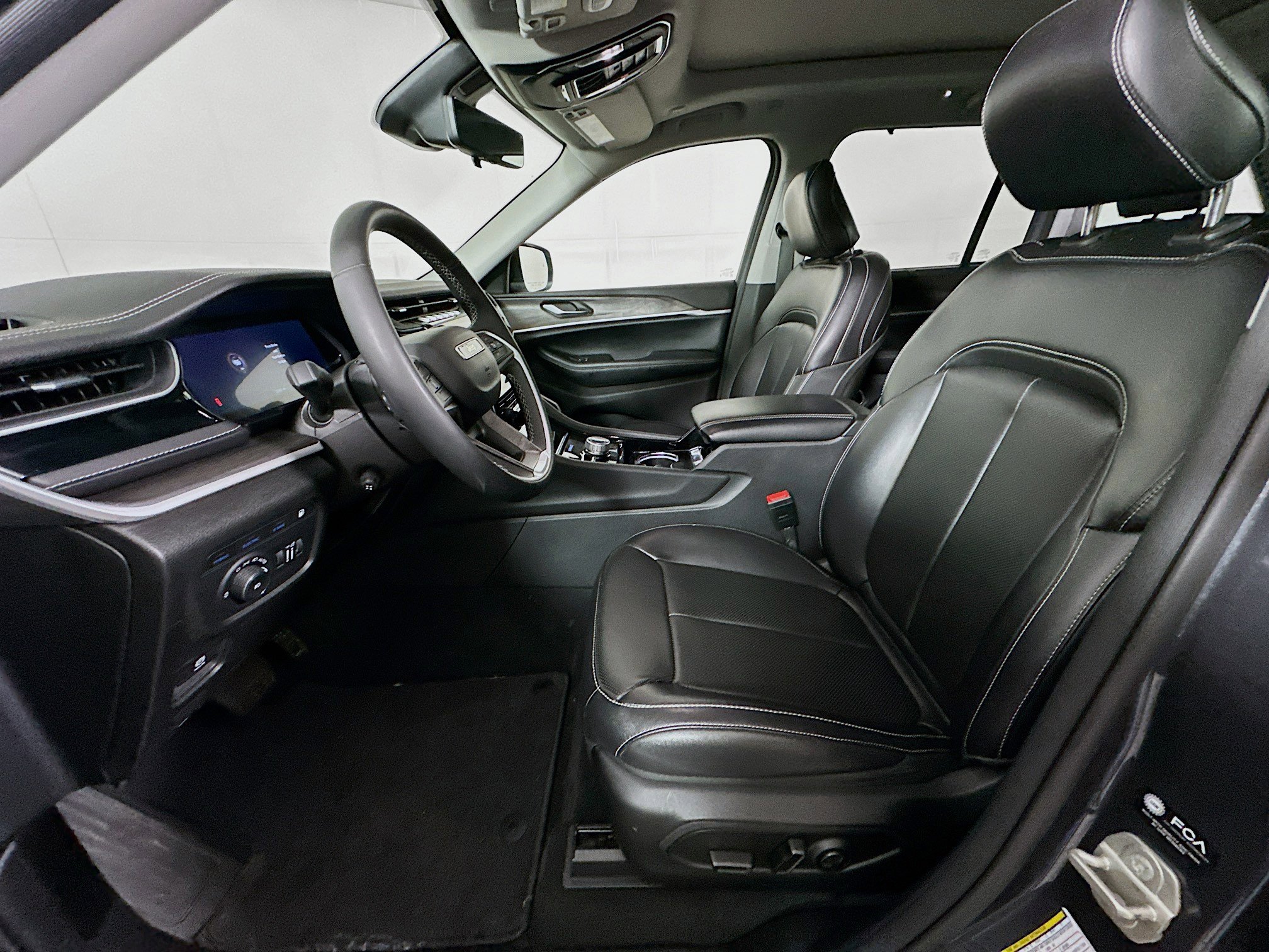 Used 2023 Jeep Grand Cherokee 4WD 4xe w/ Luxury Tech Group II image 13