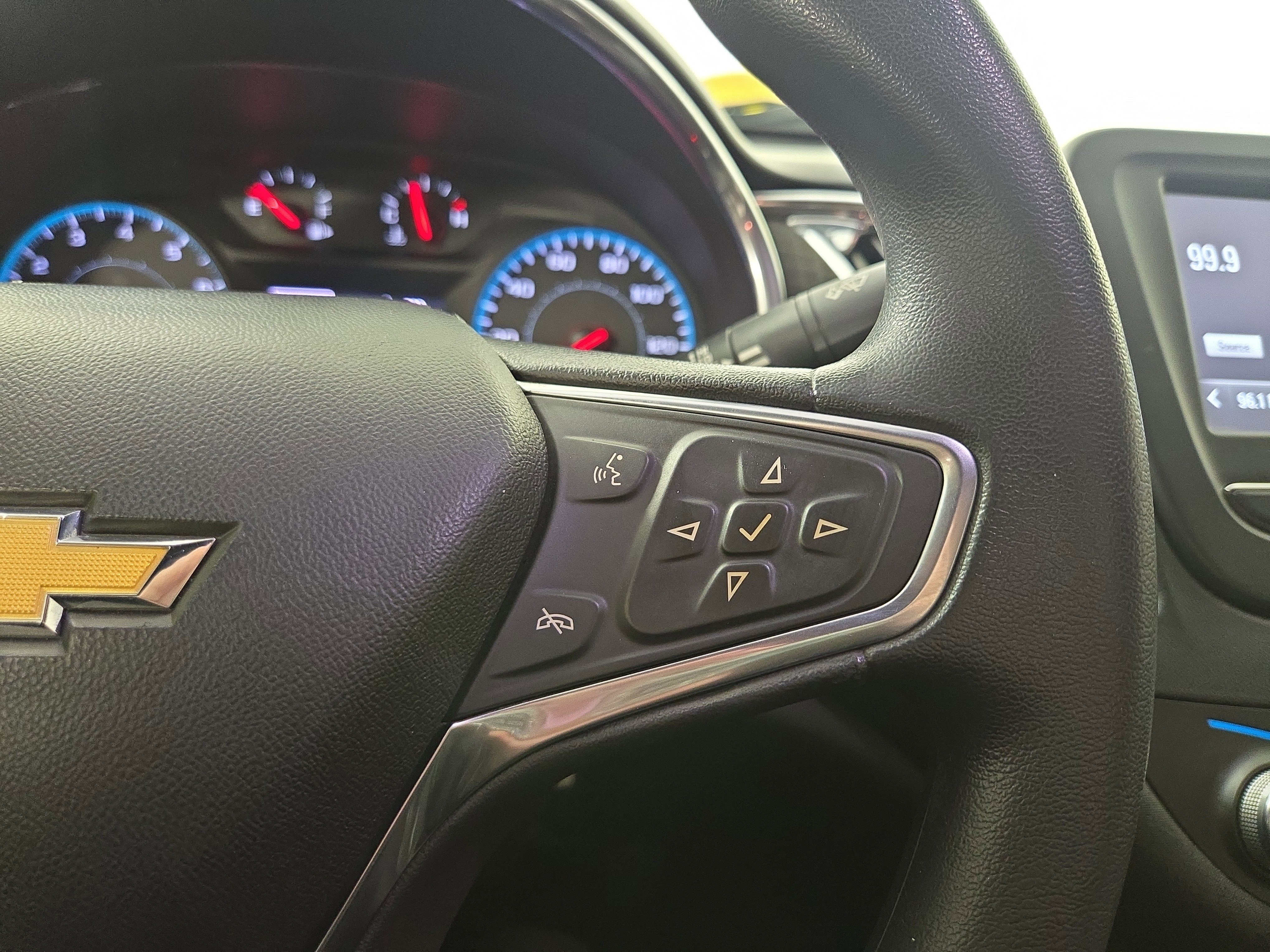 Used 2018 Chevrolet Malibu LT FWD image 15