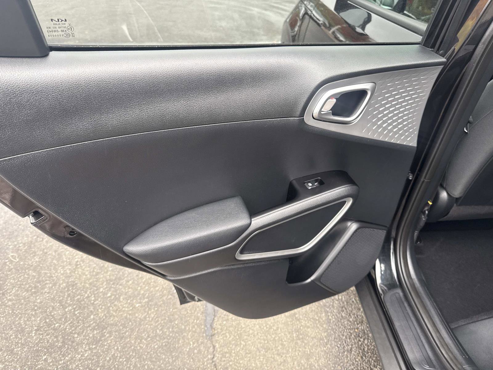 Used 2025 Kia Soul LX image 15