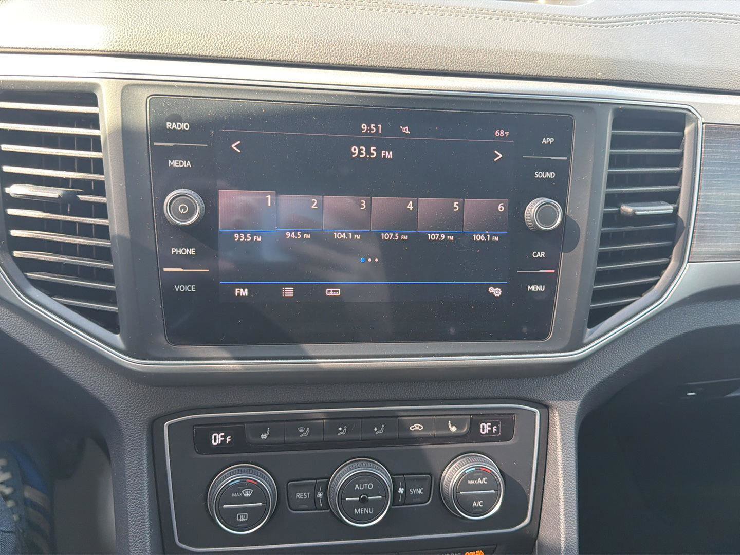 Used 2019 Volkswagen Atlas SE FWD image 21