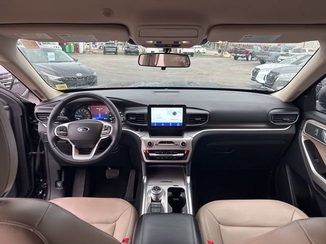 Used 2021 Ford Explorer XLT w/ Equipment Group 202A AWD/4WD image 22