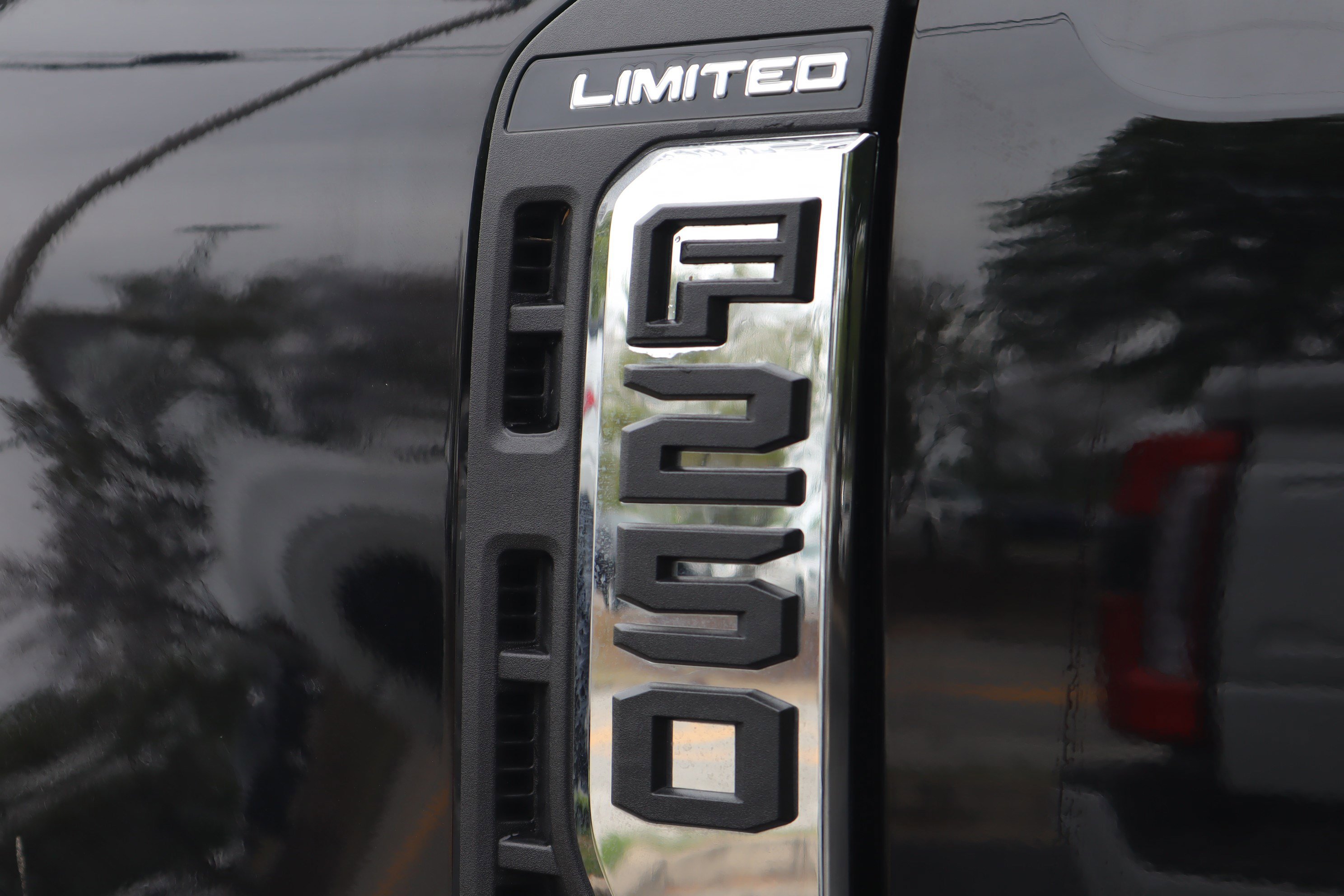 Used 2024 Ford F250 Limited w/ FX4 Off-Road Package AWD/4WD image 37