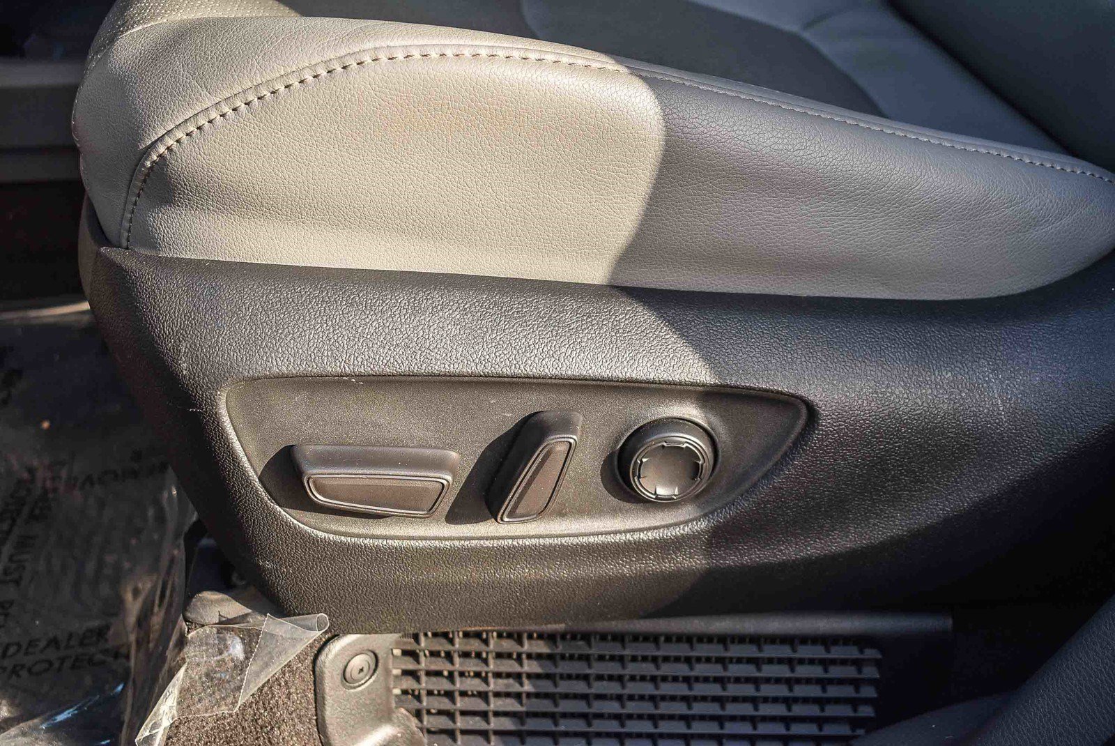 Used 2023 Toyota Sienna Limited image 20