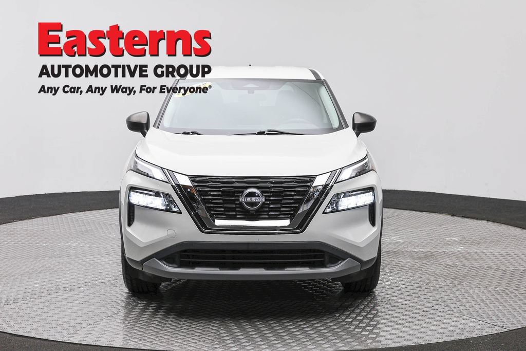 Used 2023 Nissan Rogue S AWD/4WD image 2