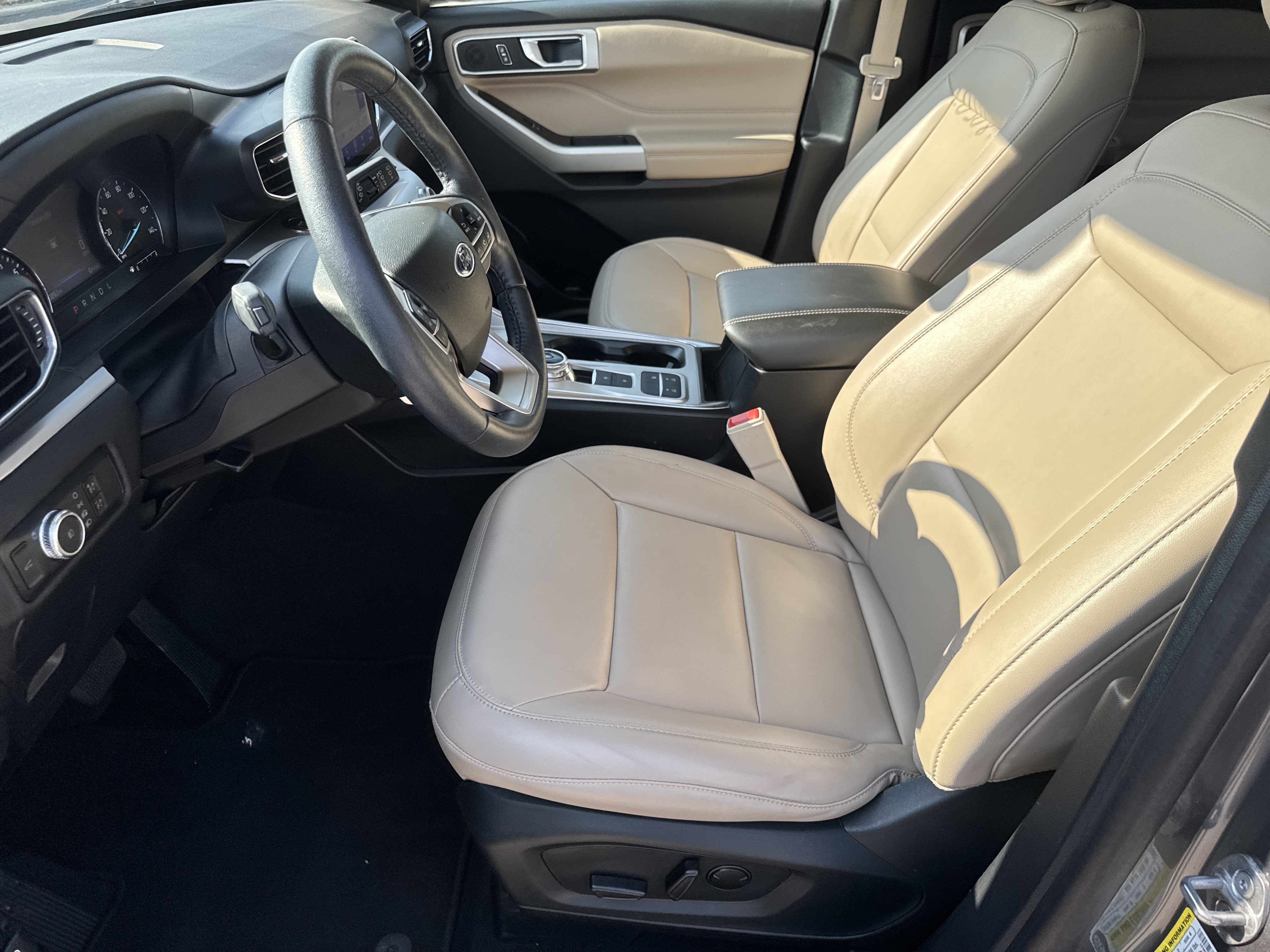 Certified 2022 Ford Explorer XLT w/ Equipment Group 202A RWD image 10